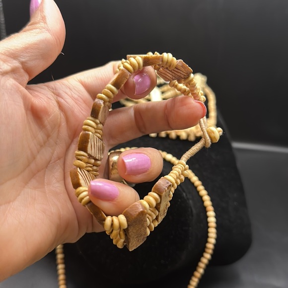 2Sets Stone/ Bone carved Bracelet and necklace sets - Picture 3 of 7